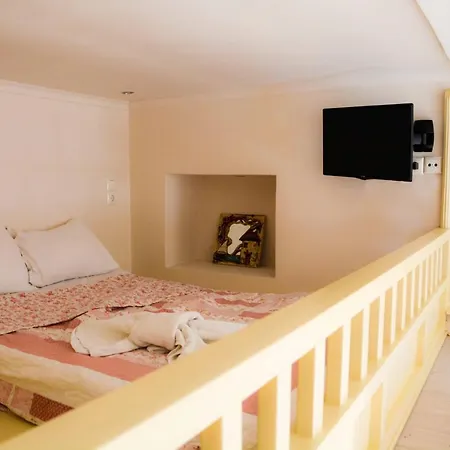Kleio House *